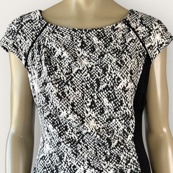 Donna Ricco Cap Sleeve Ruched Waist Sheath Dress Stretch Size 10 Black Abstract - Picture 4 of 16